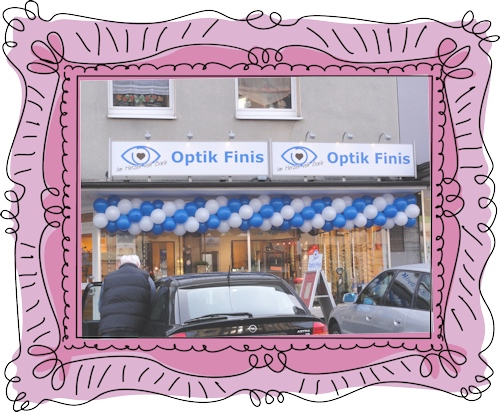 Girlande aus Luftballons, Eröffnung Optik Finis