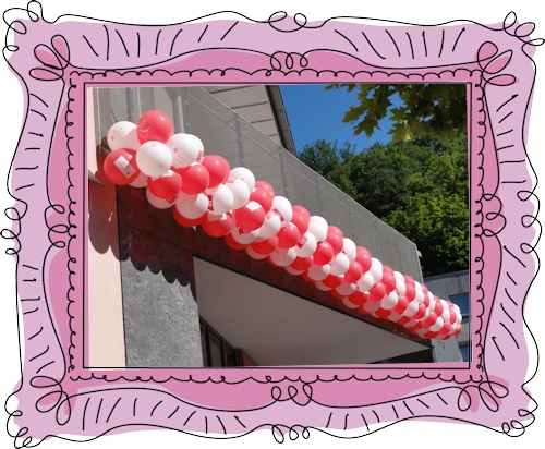 Girlande aus Luftballons zur Werbung, bedruckte Werbeballons, Ballongirlande, Luftballongirlande
