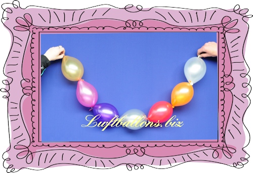 Girlande aus kleinen Kettenluftballons